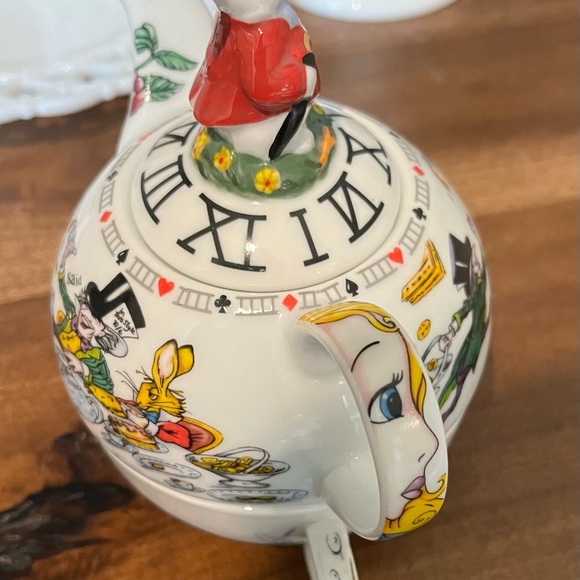 Alice in Wonderland tea set by Paul Cardew - Picture 7 of 8